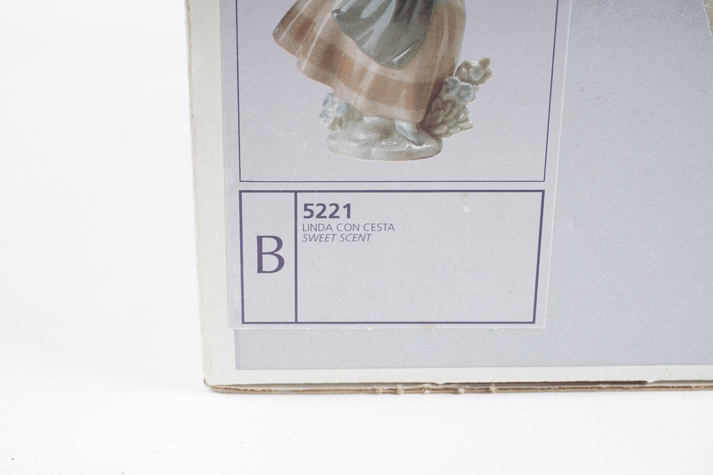 Figurine "Linda con Cesta" Girl with Basket #5221 Retired Mint