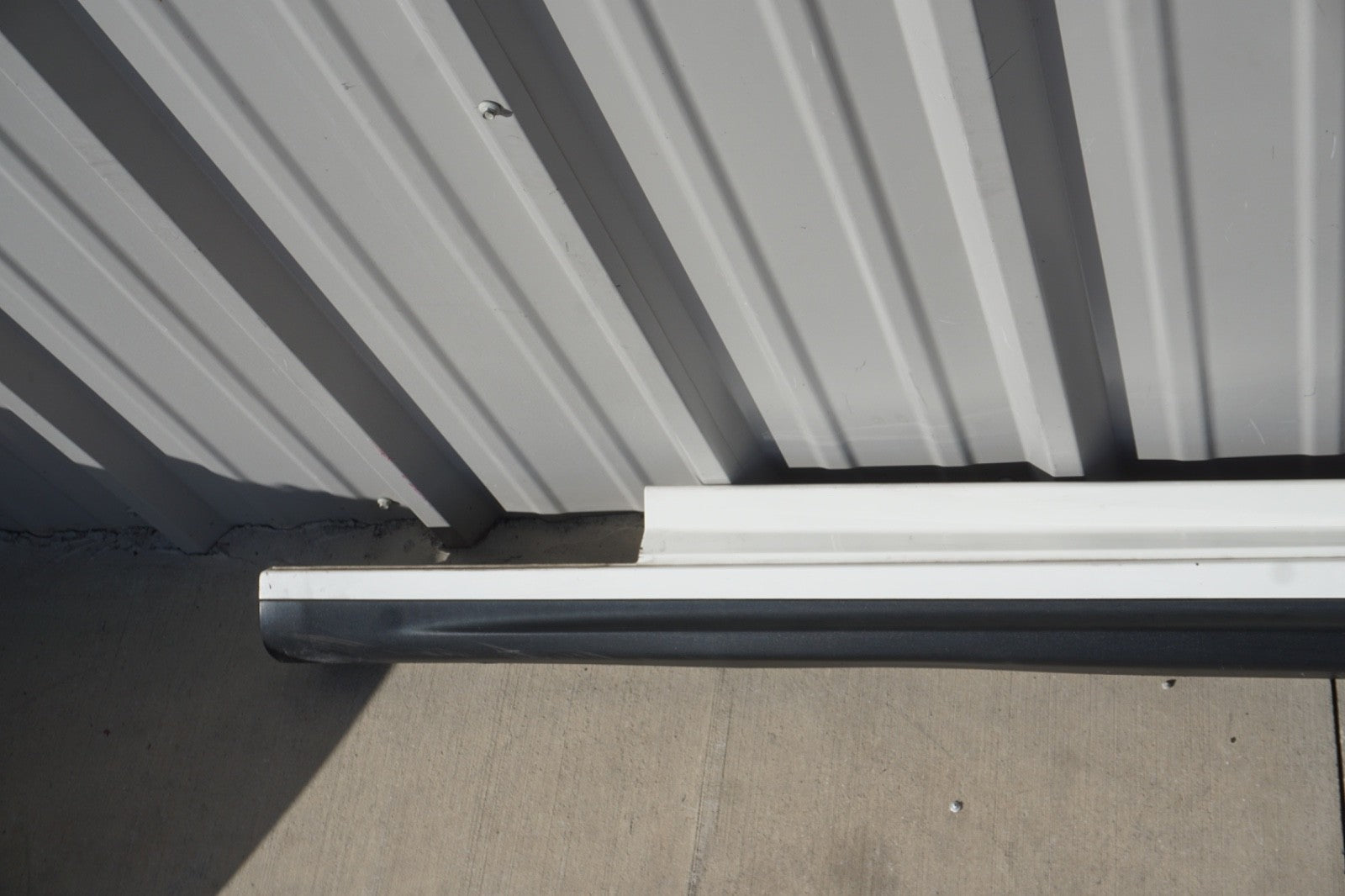 2014 - 2019 Maserati Ghibli Left Side Rocker Skirt Molding Trim Panel White OEM