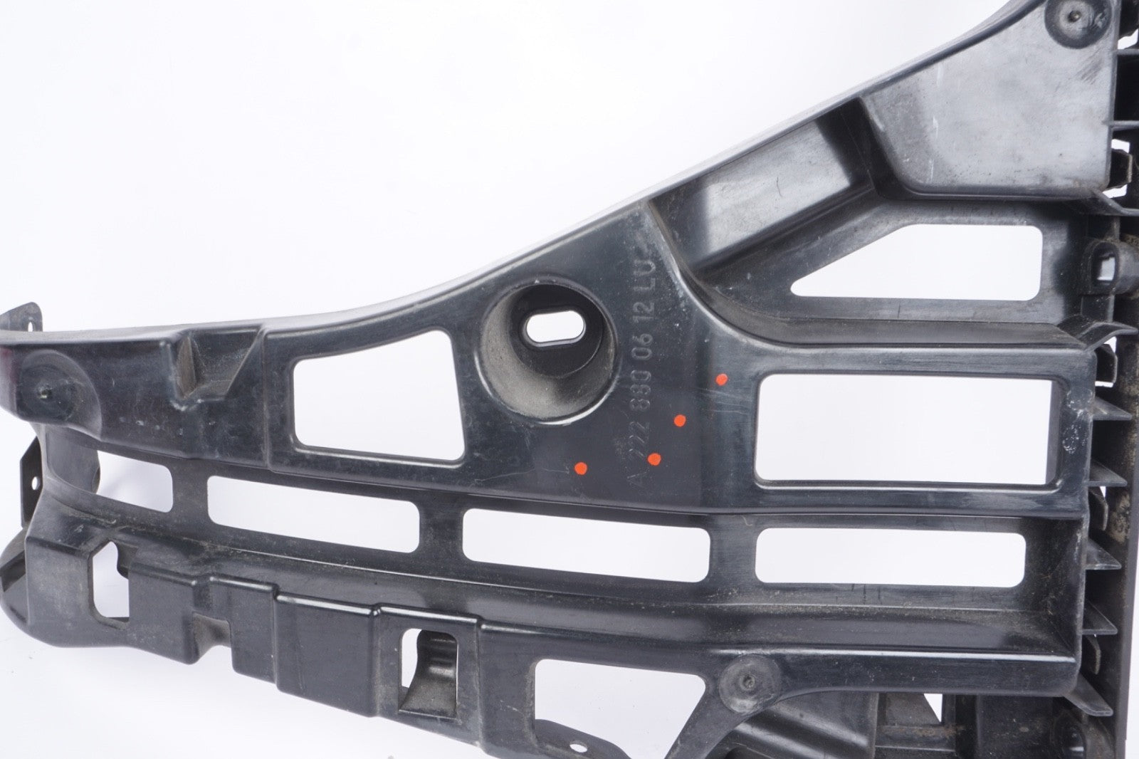 2014-20 MERCEDES S560 S550 W222 REAR BUMPER RIGHT SIDE MOUNT SUPPORT BRACKET OEM
