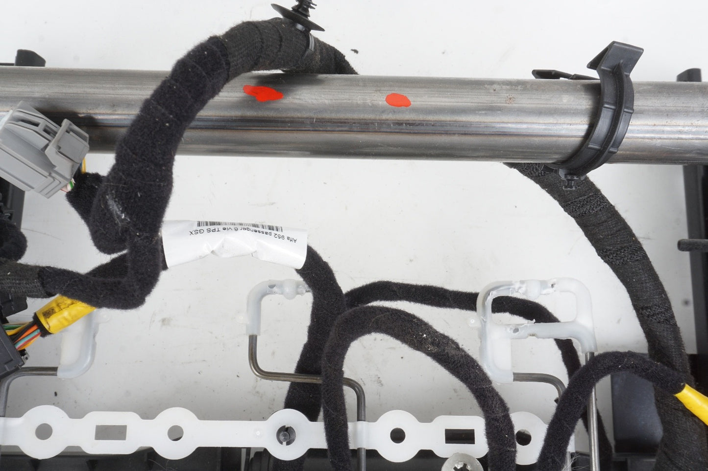 2018 - 2025 ALFA ROMEO STELVIO FRONT RIGHT LOWER SEAT TRACK FRAME OEM 52086443