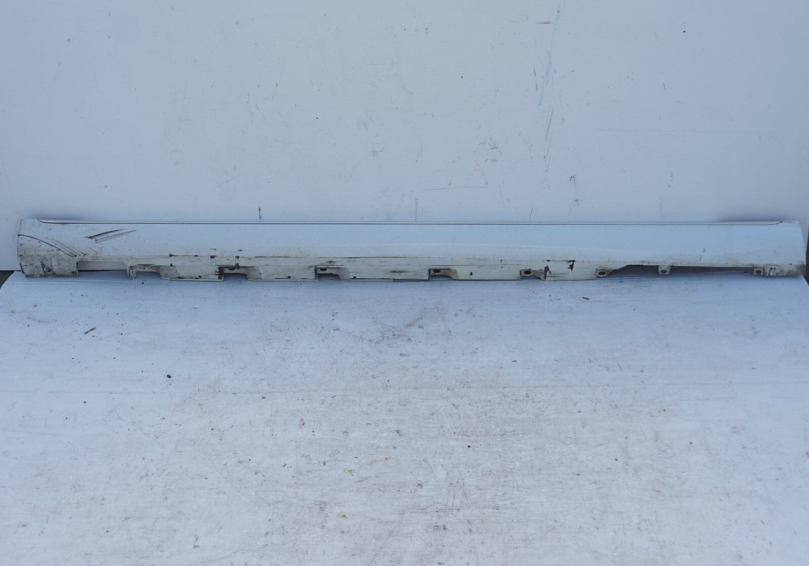 2011 - 2014 AUDI A8L LEFT DRIVER SIDE ROCKER PANEL SKIRT MOLDING OEM