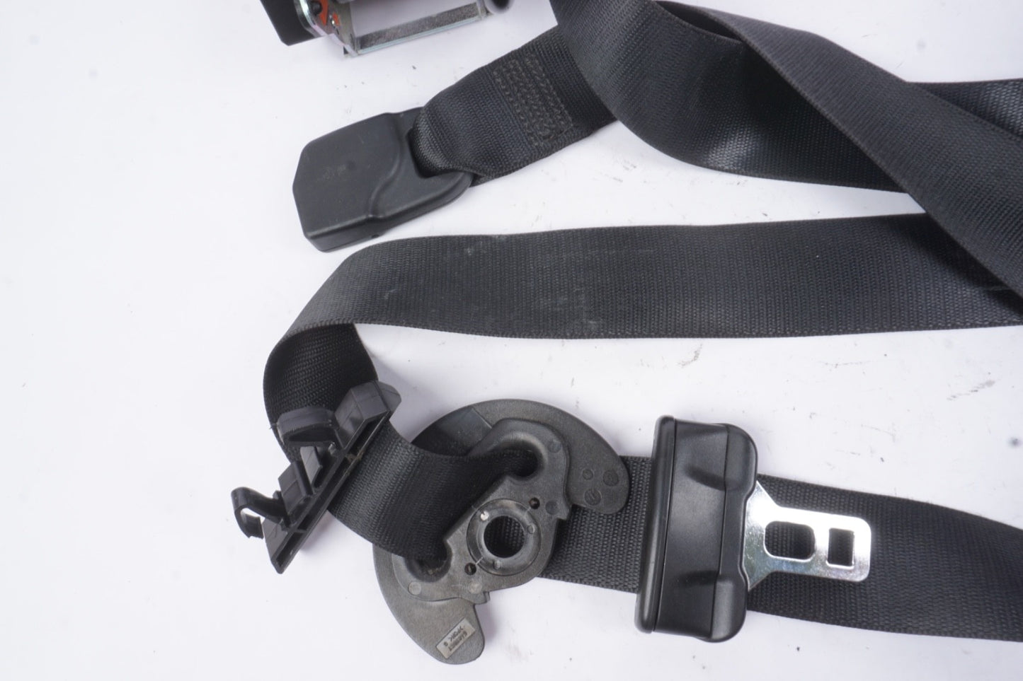 14-22 Maserati Ghibli M157 Front Left Driver Side Seat Belt Retractor Black OEM
