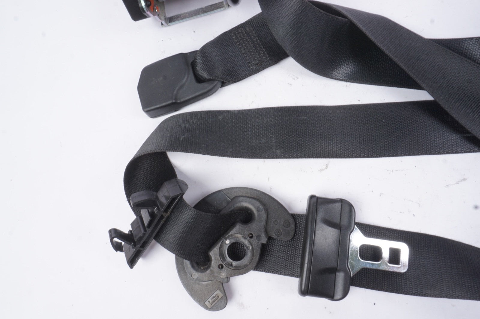 14-22 Maserati Ghibli M157 Front Left Driver Side Seat Belt Retractor Black OEM