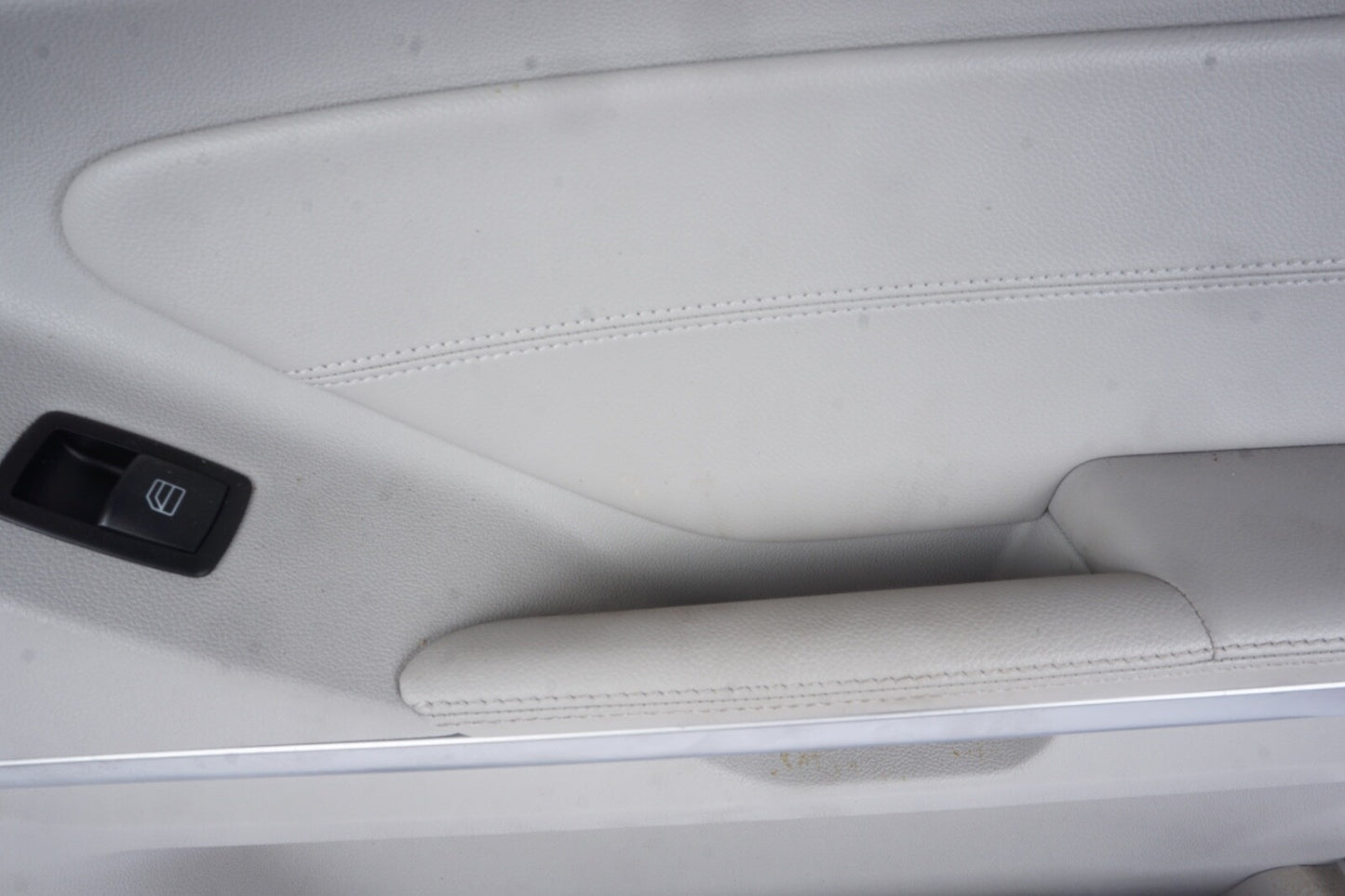 2009 - 2011 OEM MERCEDES-BENZ ML350 FRONT RIGHT INTERIOR DOOR PANEL COVER TRIM