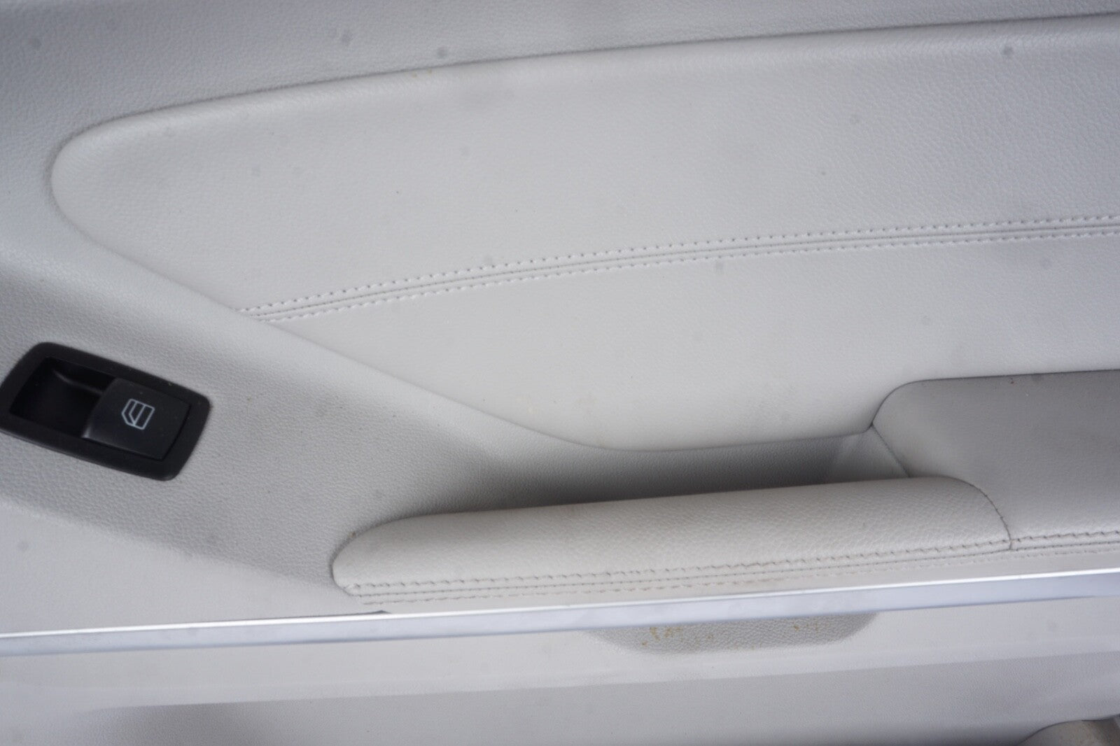2009 - 2011 OEM MERCEDES-BENZ ML350 FRONT RIGHT INTERIOR DOOR PANEL COVER TRIM