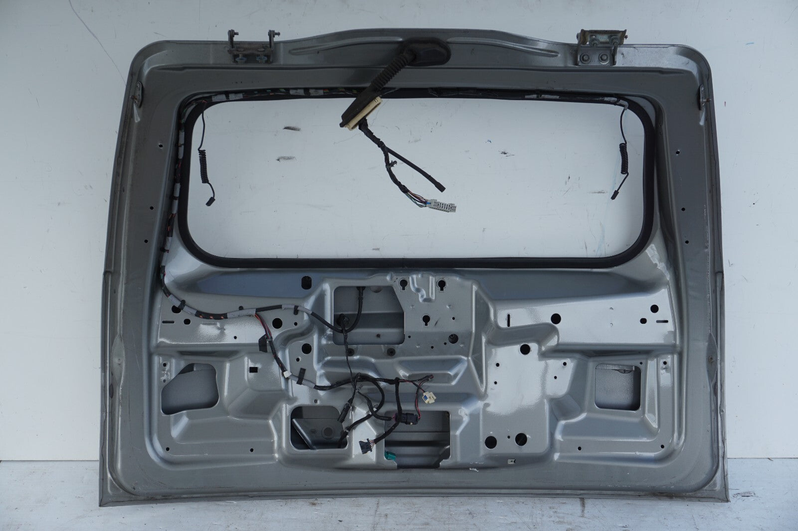 2007 - 2013 Chevy Suburban TAILGATE LIFTGATE HATCH OEM