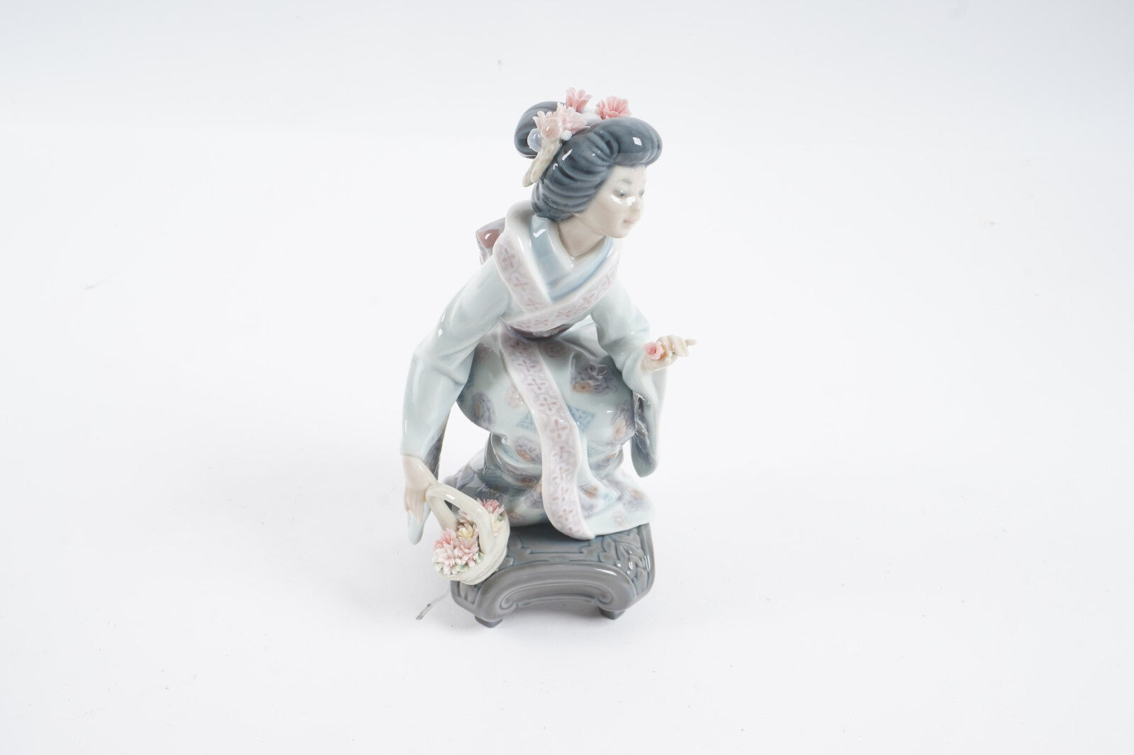 Lladro Asian Woman w/ Flower Basket