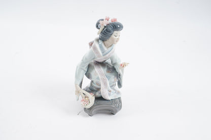 Lladro Asian Woman w/ Flower Basket