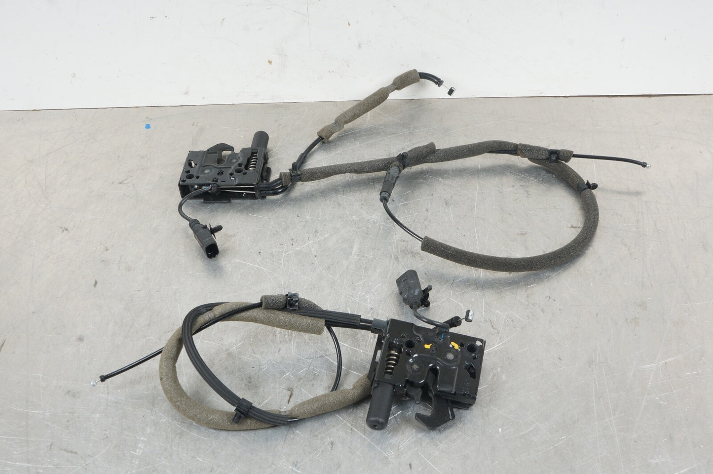 2010 - 2020 BENTLEY MULSANNE Hood Lock Latch Release Cable Wiring X 2