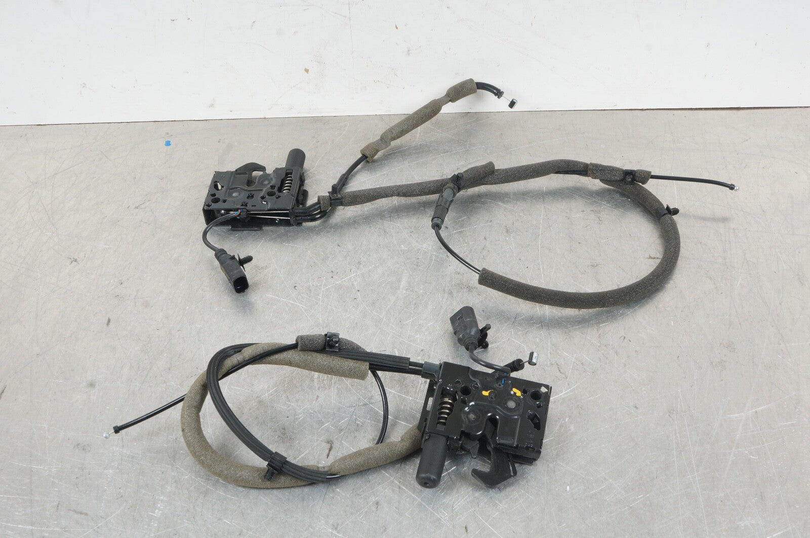 2010 - 2020 BENTLEY MULSANNE Hood Lock Latch Release Cable Wiring X 2