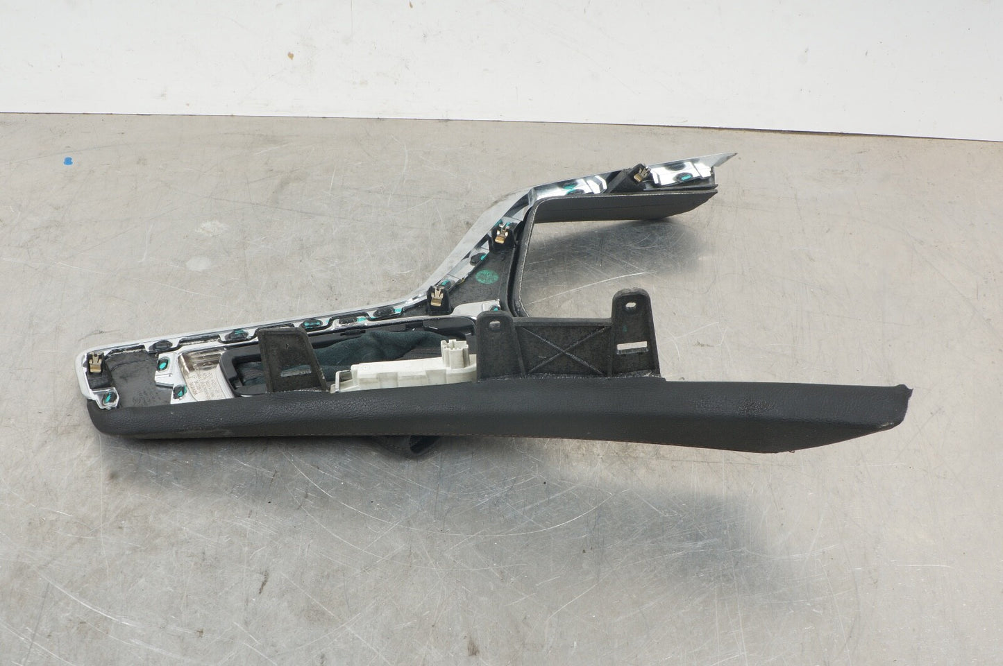 GM OEM 20-21 CT4 Console Center Console-Trim Plate 84600656