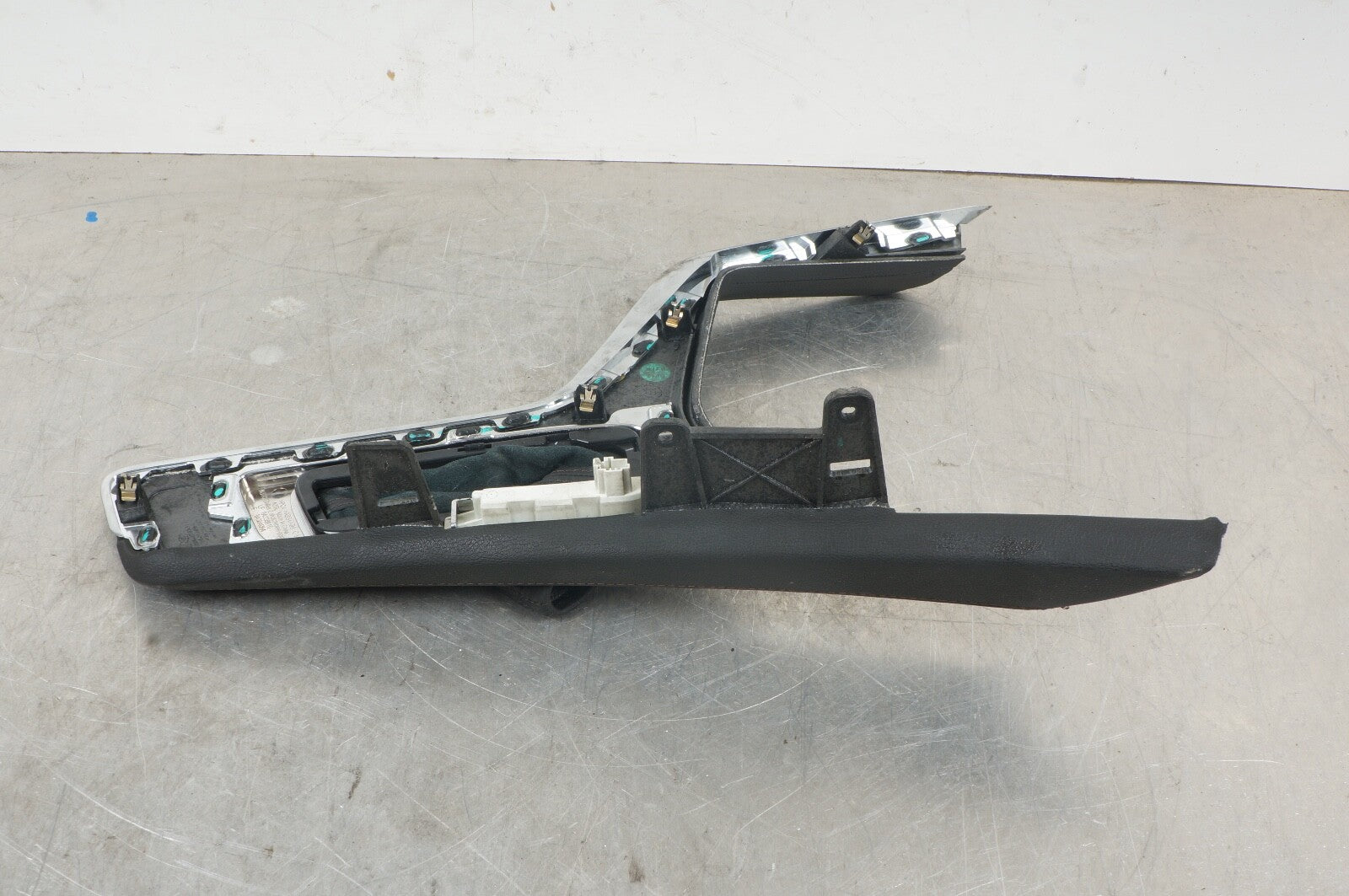 GM OEM 20-21 CT4 Console Center Console-Trim Plate 84600656