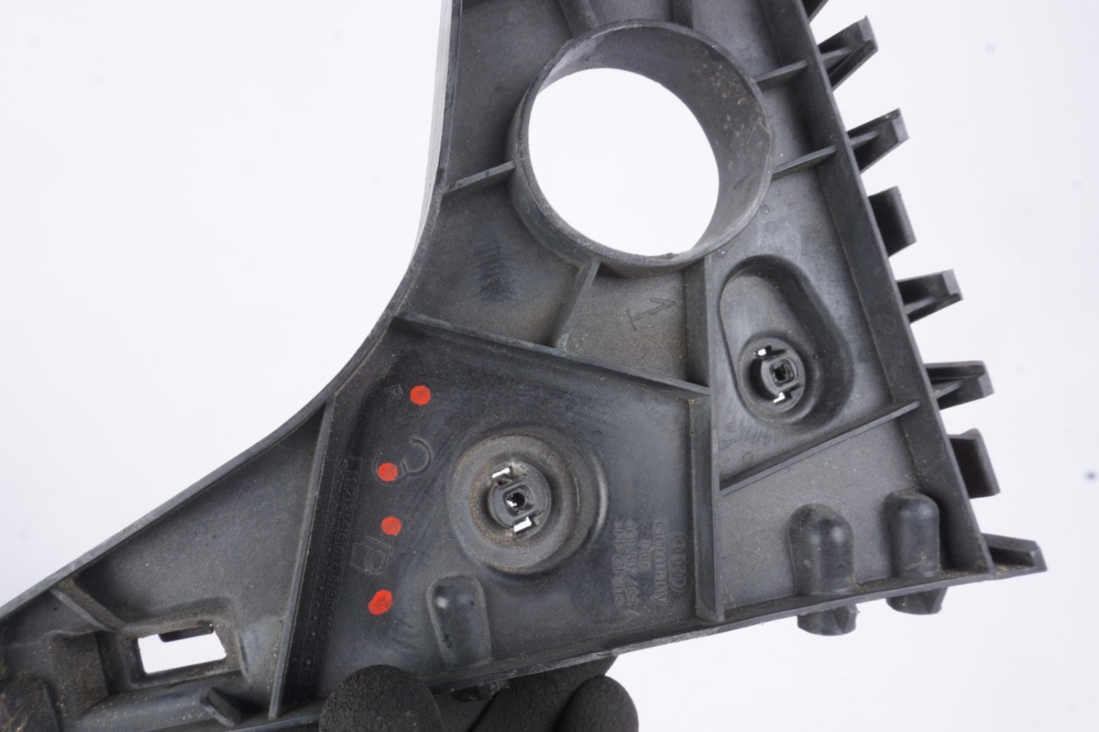 2012-2015 Audi A7 Quattro Rear Right Bumper Guide Support Bracket 4G8807454A OEM