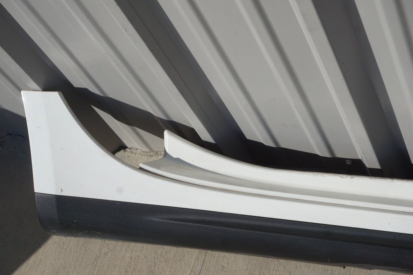2014 - 2019 Maserati Ghibli Right Side Rocker Skirt Molding Trim Panel White OEM