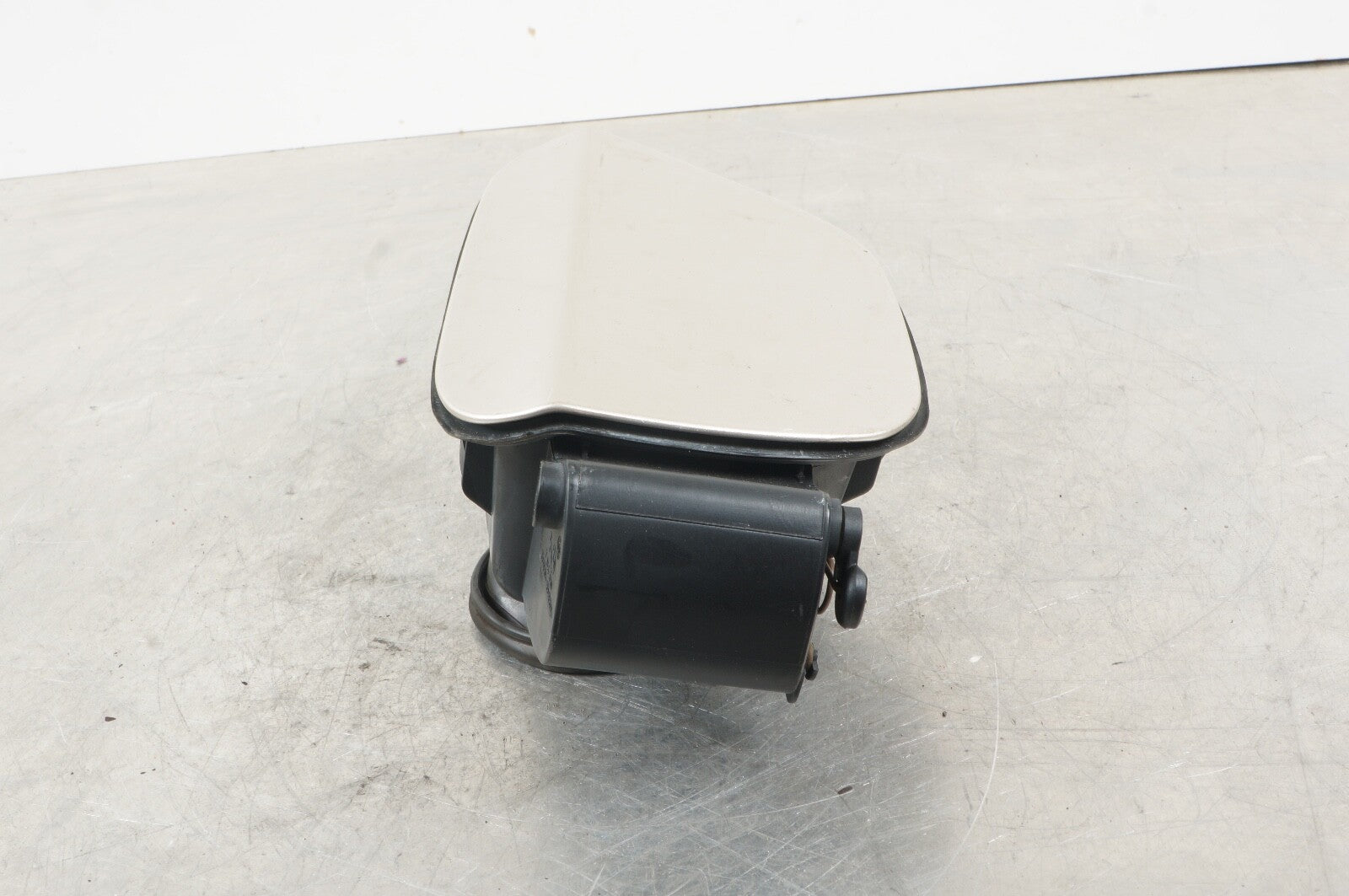 2007 - 2013 BMW 335i 328i E93 CONVERTIBLE GAS FUEL TANK DOOR OEM BEIGE COLOR