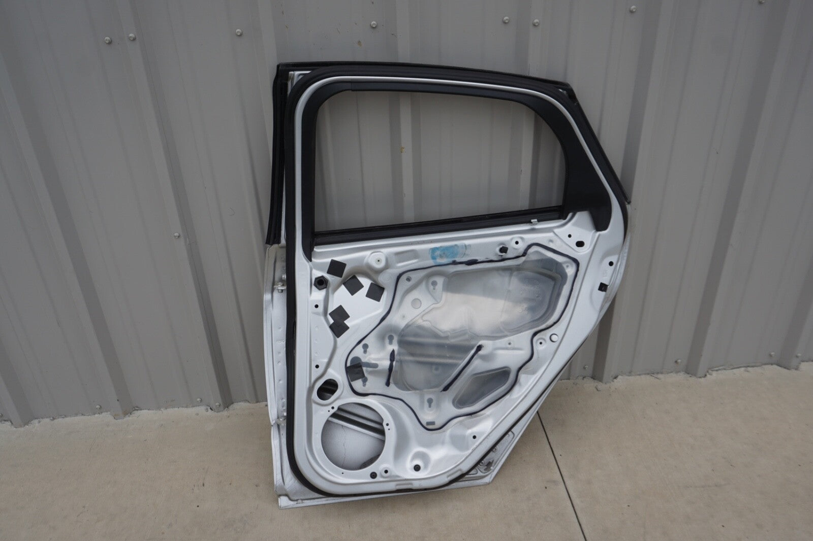 16 17 18 FORD FOCUS REAR RIGHT PASSENGER SIDE DOOR SHELL OEM