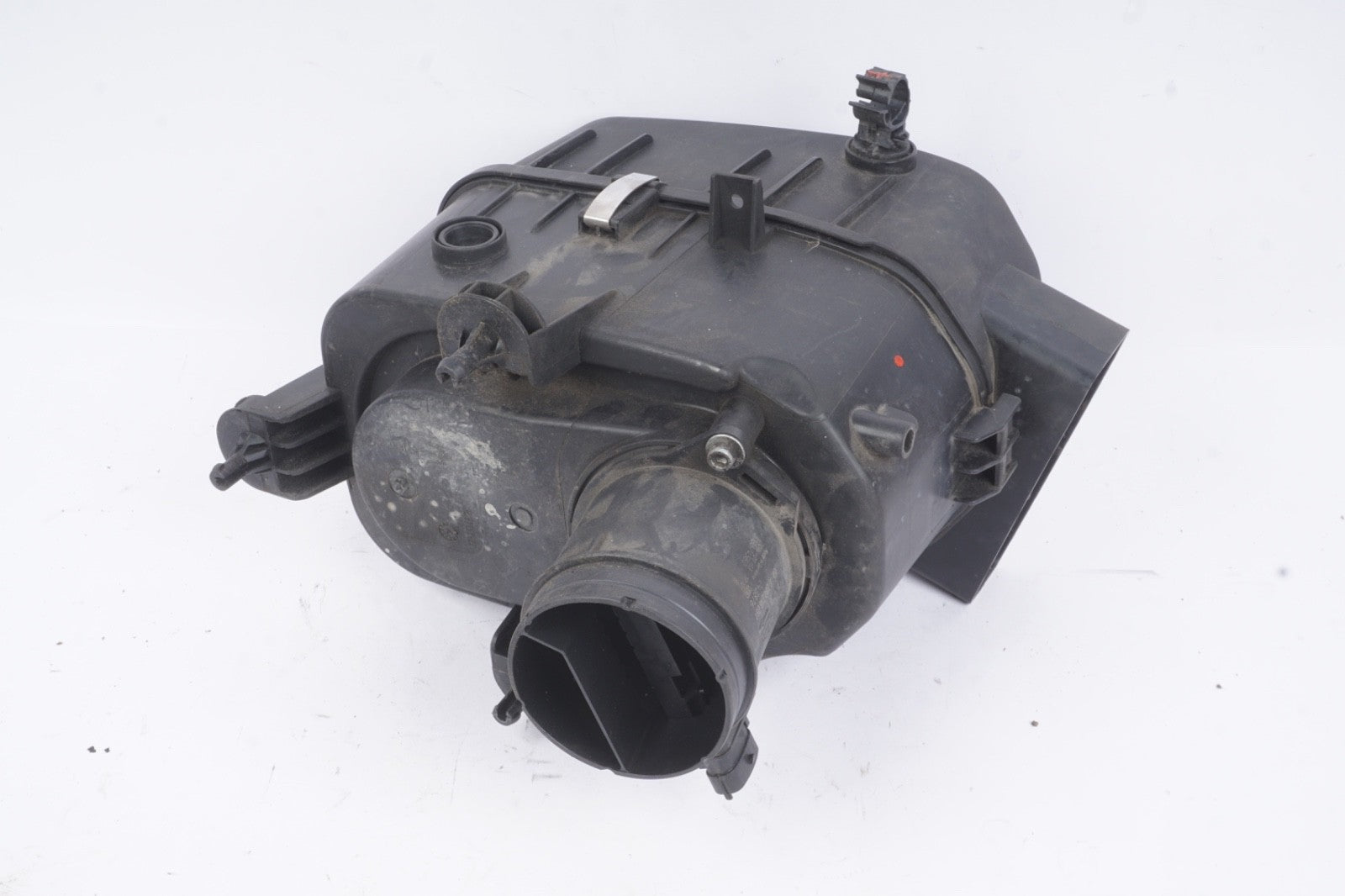 2014 - 2019 MASERATI GHIBLI 3.0L FRONT LEFT ENGINE AIR CLEANER BOX 670005844 OEM