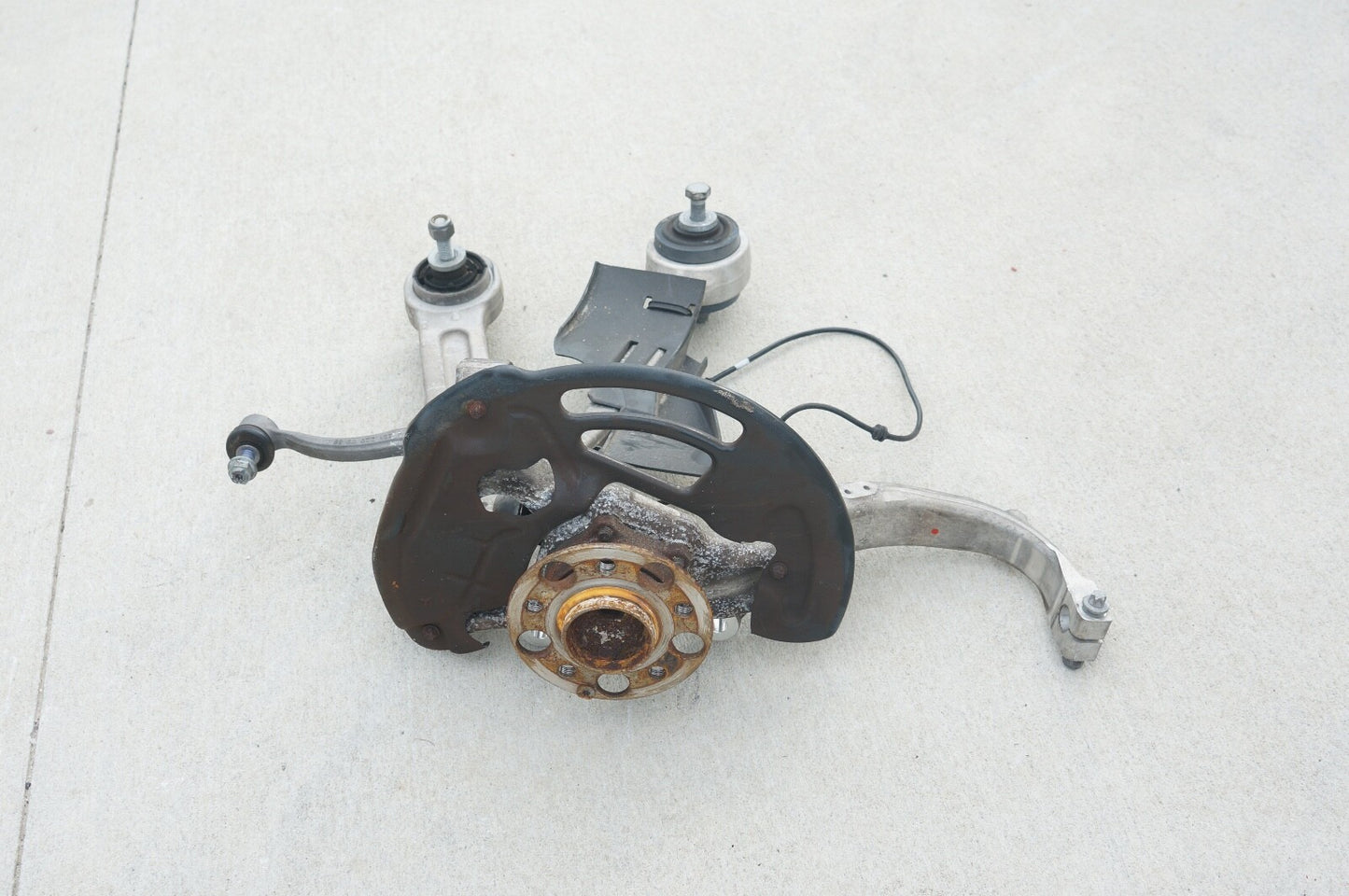 17 - 20 Mercedes SL450 SL550 Front Left Wheel Carrier Hub Knuckle Spindle
