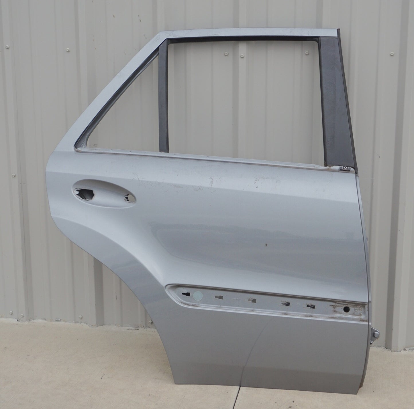 06 - 11 Mercedes W164 ML63 ML350 ML500 REAR RIGHT PASSENGER SIDE DOOR SHELL OEM