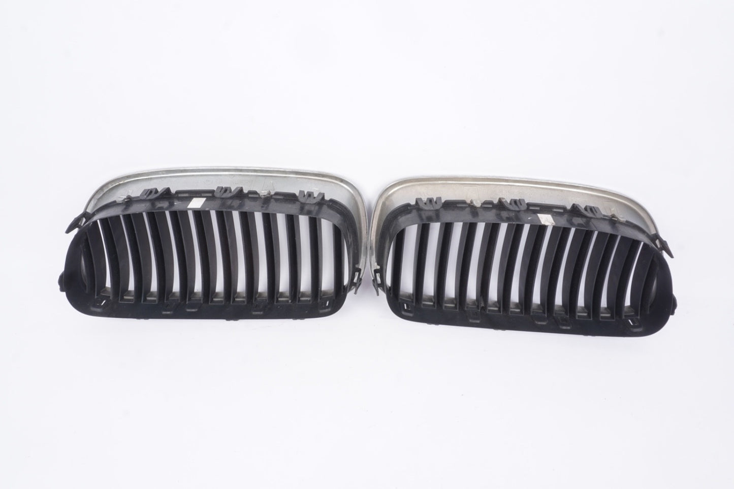 2011-2013 BMW 528i 535i xDrive Front Left Right Bumper Grille Set OEM 7200727
