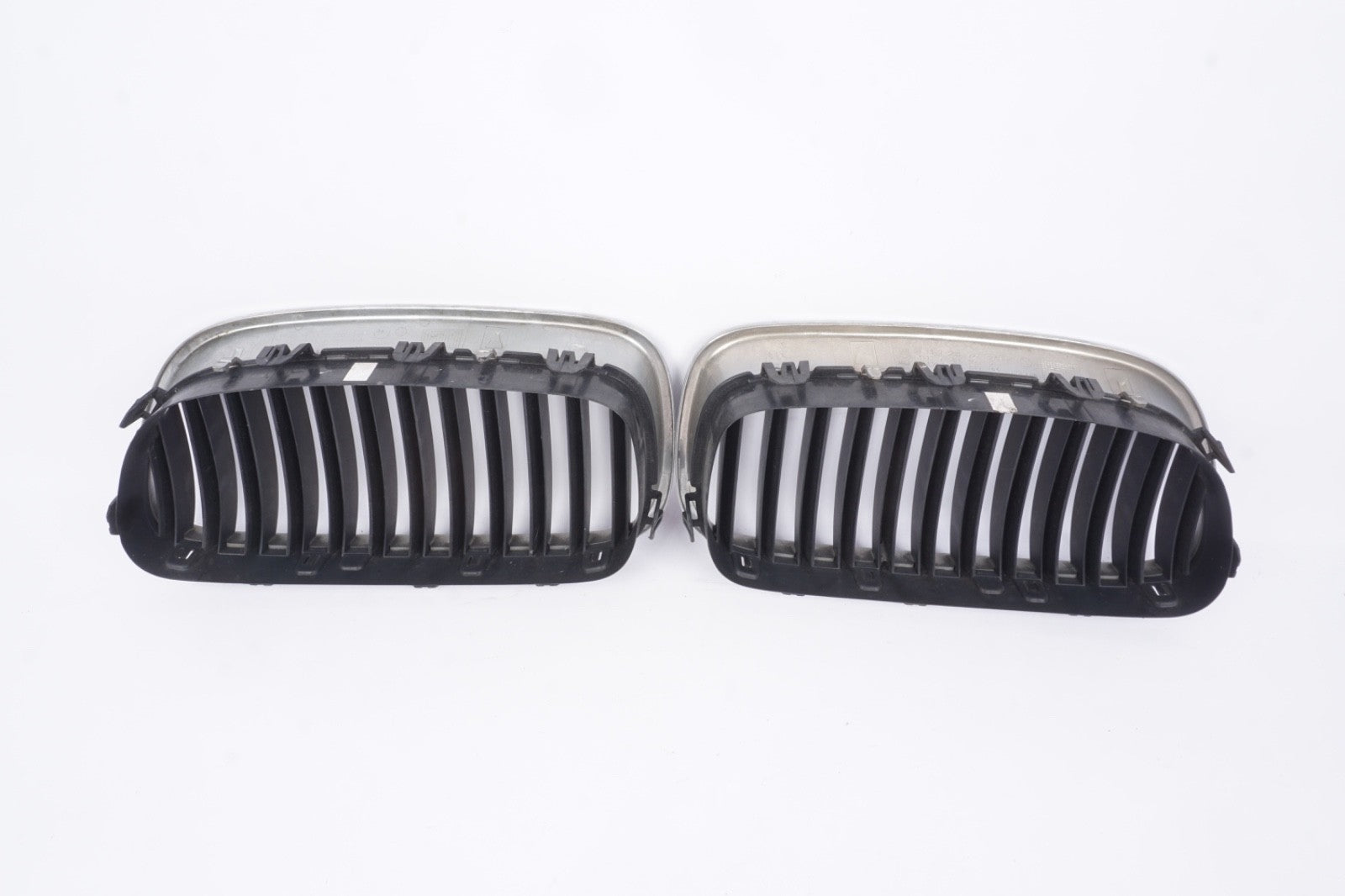 2011-2013 BMW 528i 535i xDrive Front Left Right Bumper Grille Set OEM 7200727