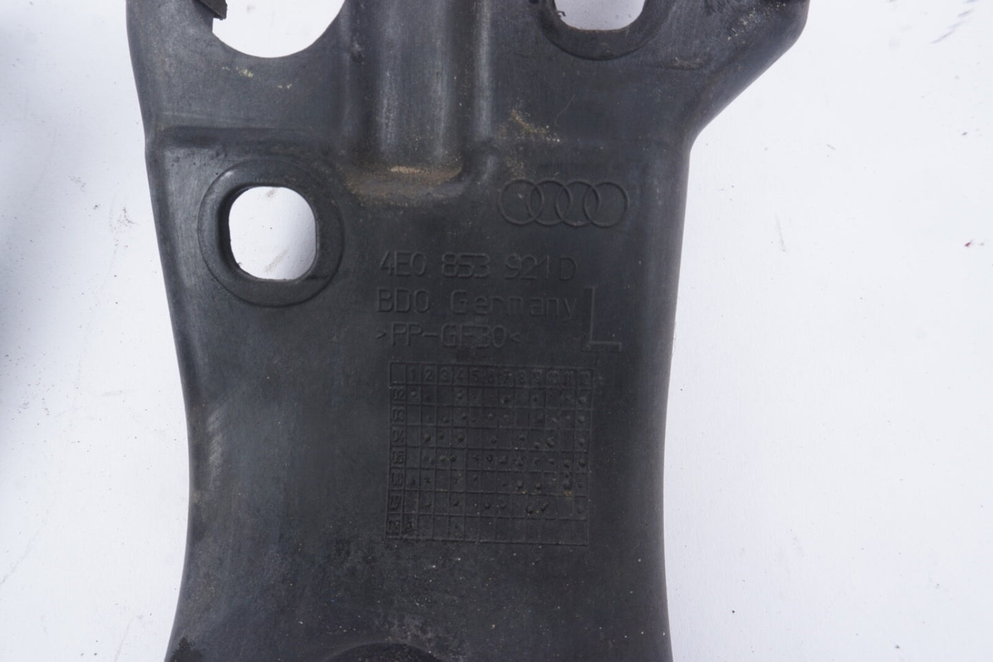 04-10 Audi A8 Front Left Right Skirt Rocker Panel Mount Bracket