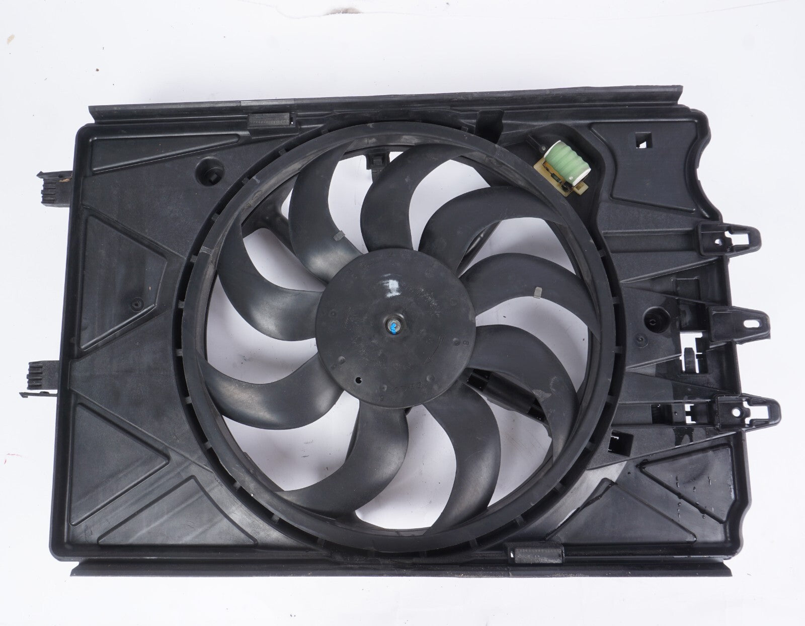 14 - 17 Fiat 500L Radiator Cooling Fan Motor w/ Shroud OEM