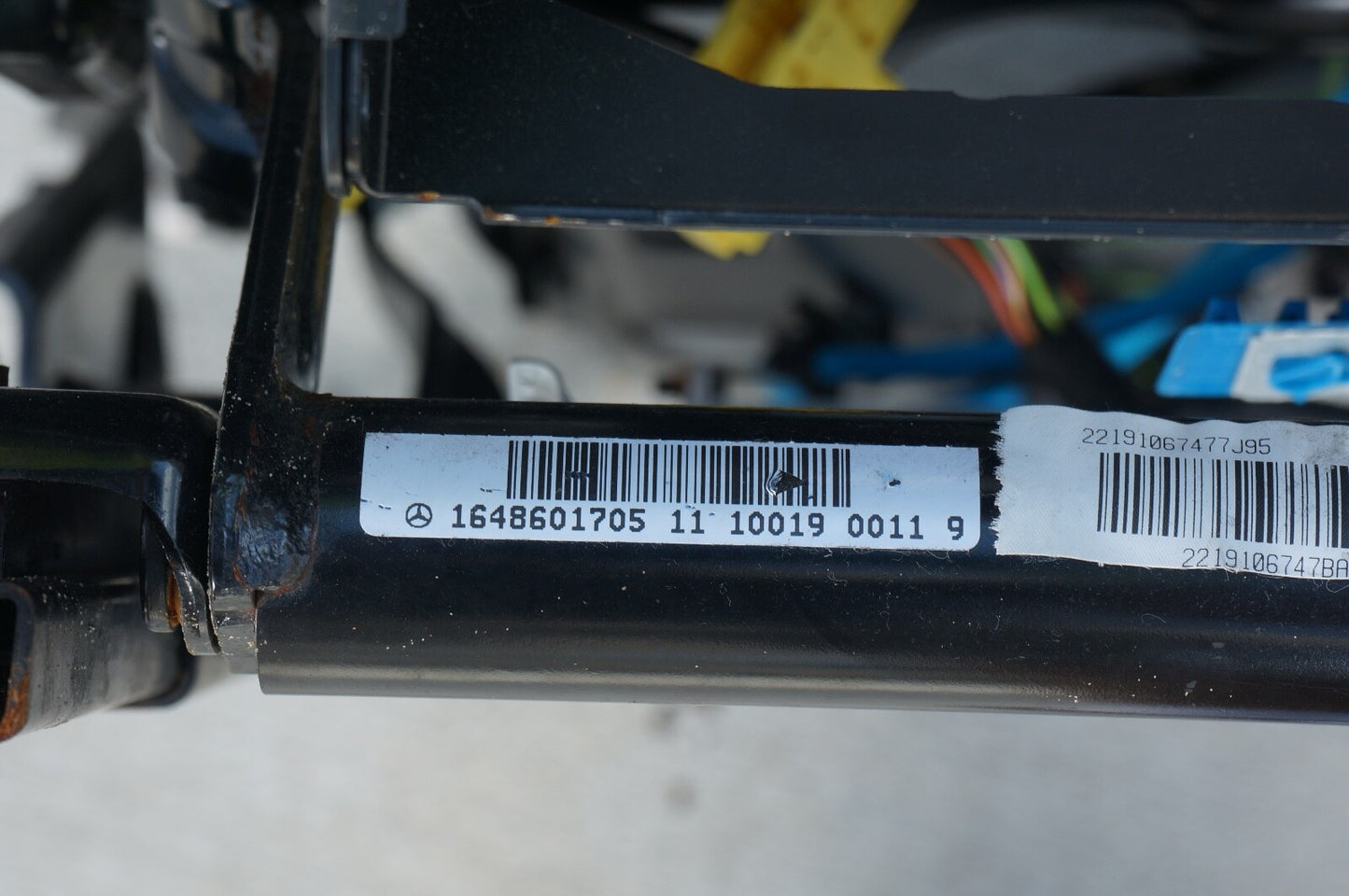 07-13 MERCEDES W221 S550 S600 S65 DRIVER FRONT LOWER SEAT RAIL TRACK FRAME