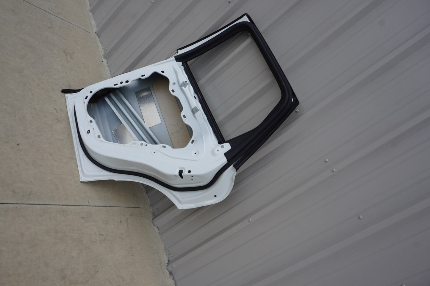 11-18 Porsche Cayenne 958 Rear Right Passenger Side Door Shell OEM