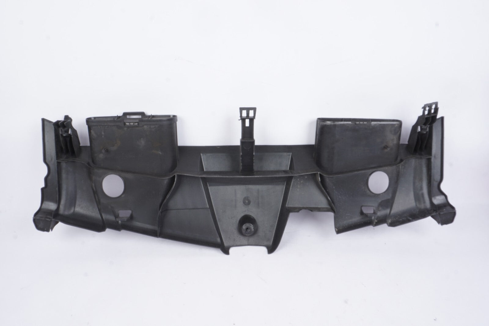 2010 - 2014 Mercedes W207 E350 E400 E550 Engine Radiator Upper Baffle Air Duct