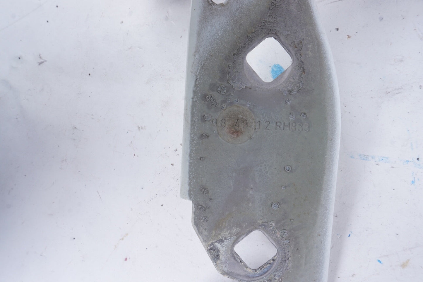 11-14 PORSCHE CAYENNE (958) FRONT LEFT & RIGHT HOOD HINGE SET OF 2 WHITE