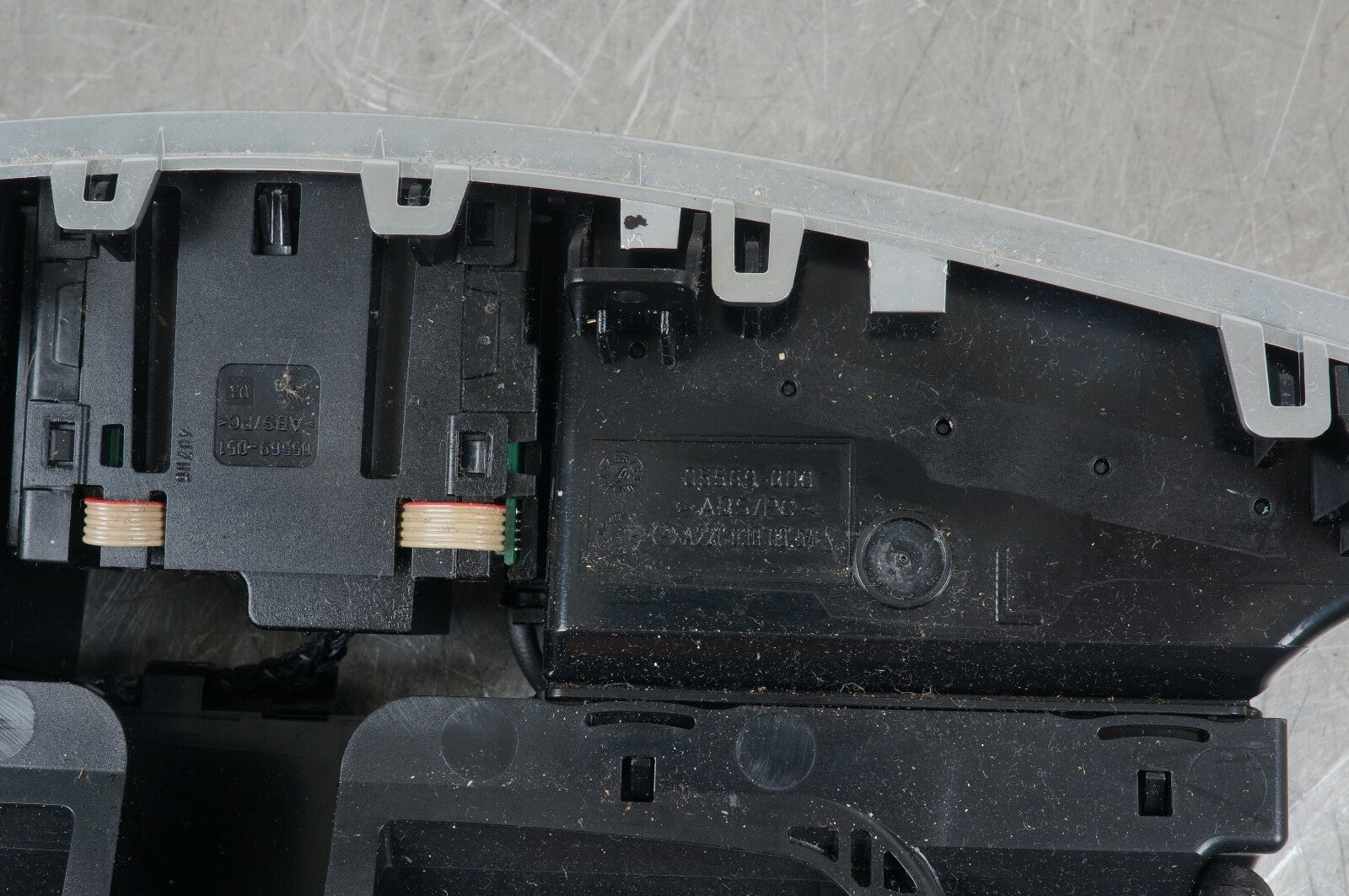 2007-2013 MERCEDES S550 FRONT CENTER CONSOLE DASH CLOCK AC AIR VENT OEM