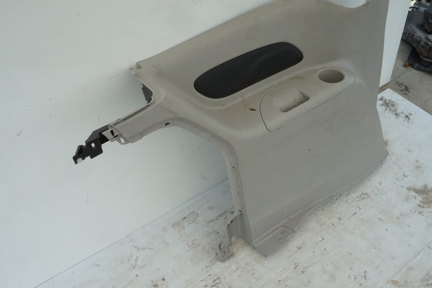 17-20 CHRYSLER PACIFICA REAR REAR LEFT DRIVER SIDE QUARTER PANEL TRIM OEM