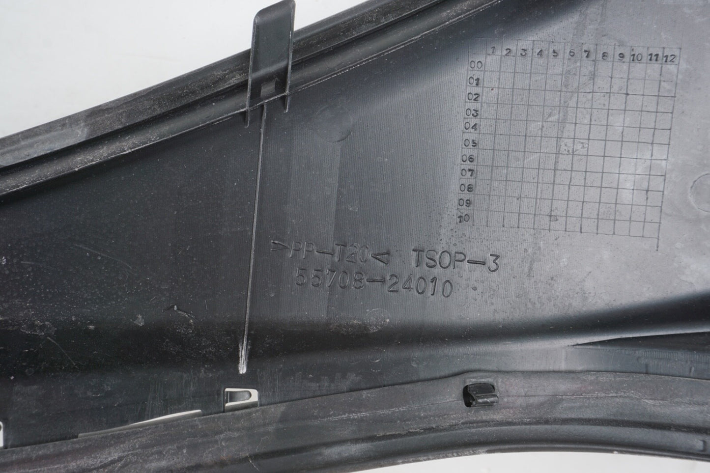 02-10 Lexus SC430 Z40 Windshield Wiper Cowl Plenum Panel Cover 55708-24010 OEM
