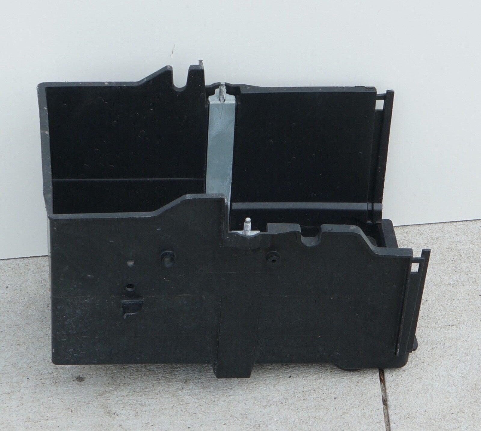 2017 -2019 FORD ESCAPE BATTER TRAY HOLDER HAS DAMAGE OEM AM5110723AD