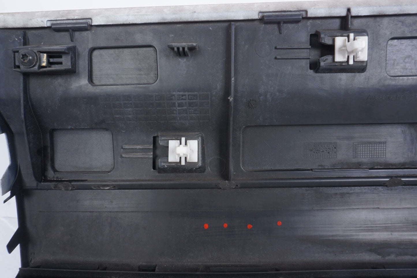 2011-2018 PORSCHE CAYENNE - REAR Right Lower DOOR Molding / Blade 7P5837788