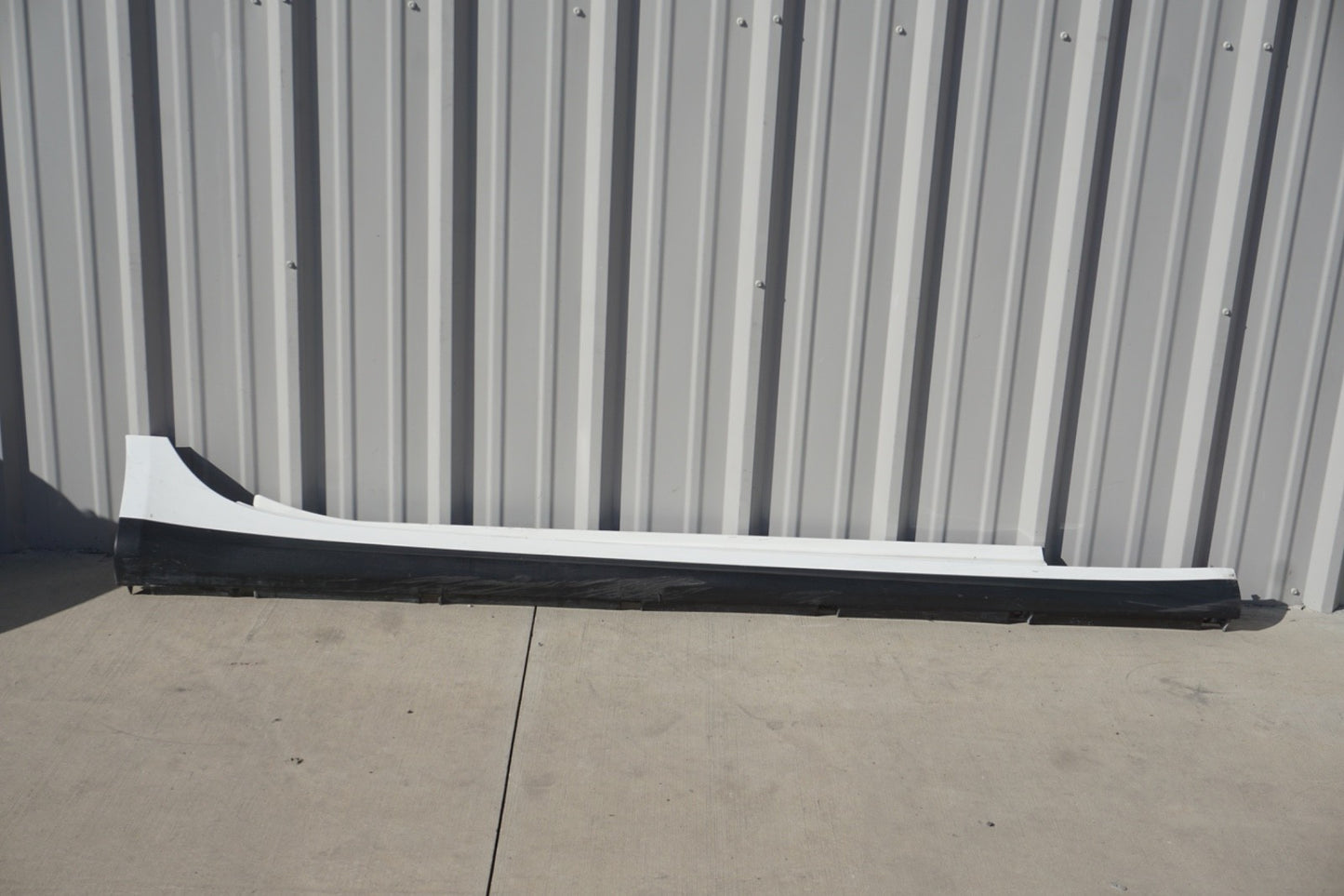 2014 - 2019 Maserati Ghibli Right Side Rocker Skirt Molding Trim Panel White OEM