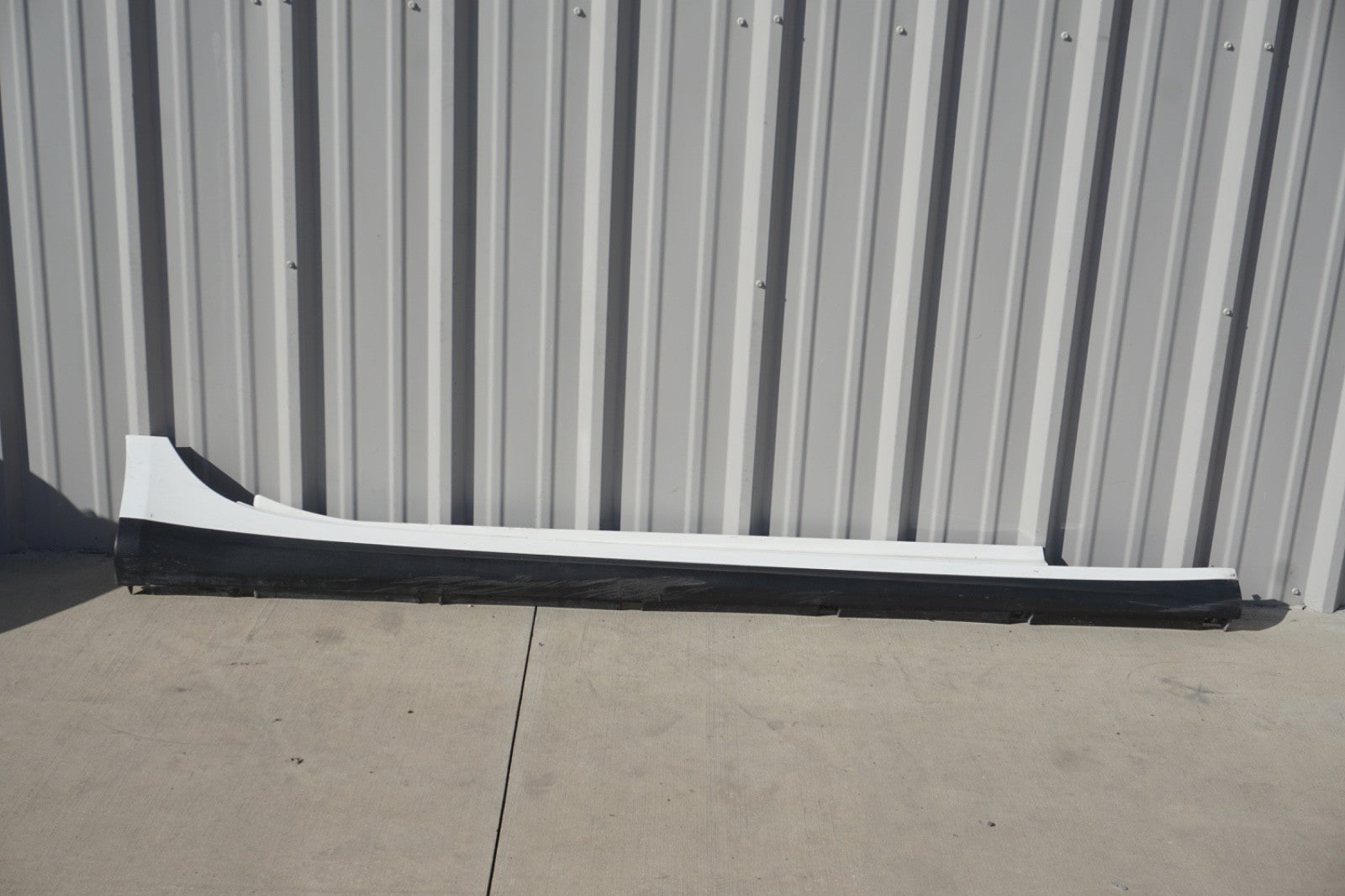2014 - 2019 Maserati Ghibli Right Side Rocker Skirt Molding Trim Panel White OEM