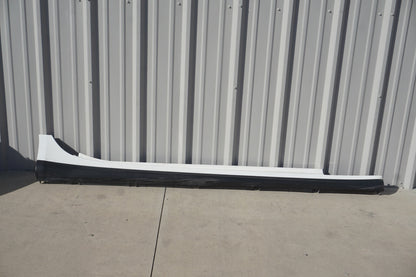 2014 - 2019 Maserati Ghibli Right Side Rocker Skirt Molding Trim Panel White OEM