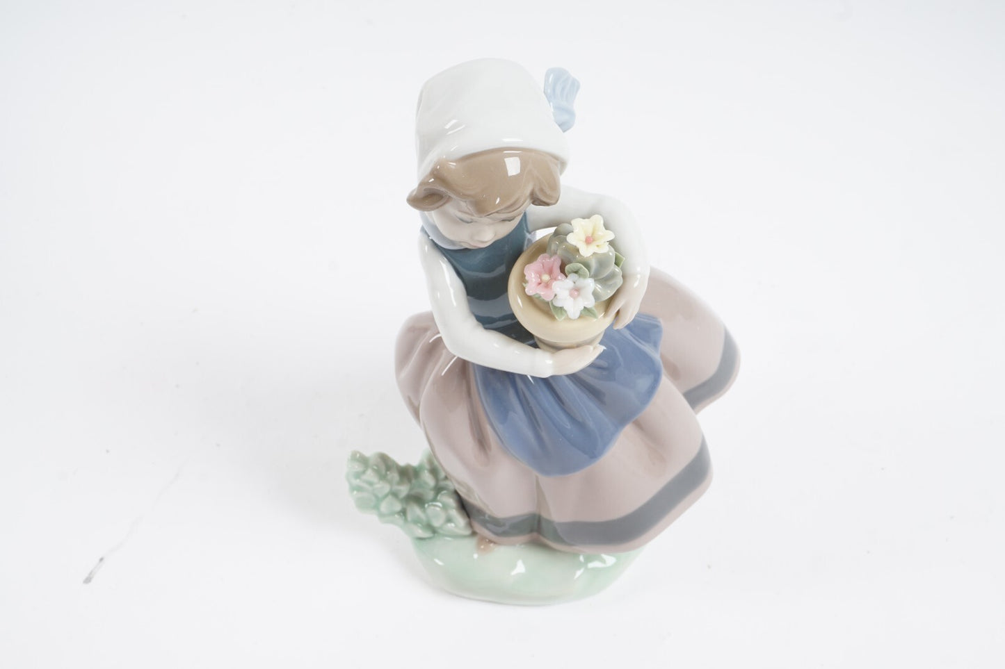 New Lladro "Spring is Here" (Linda Con Maceta) 05223 Retired MIB Girl & Flowers