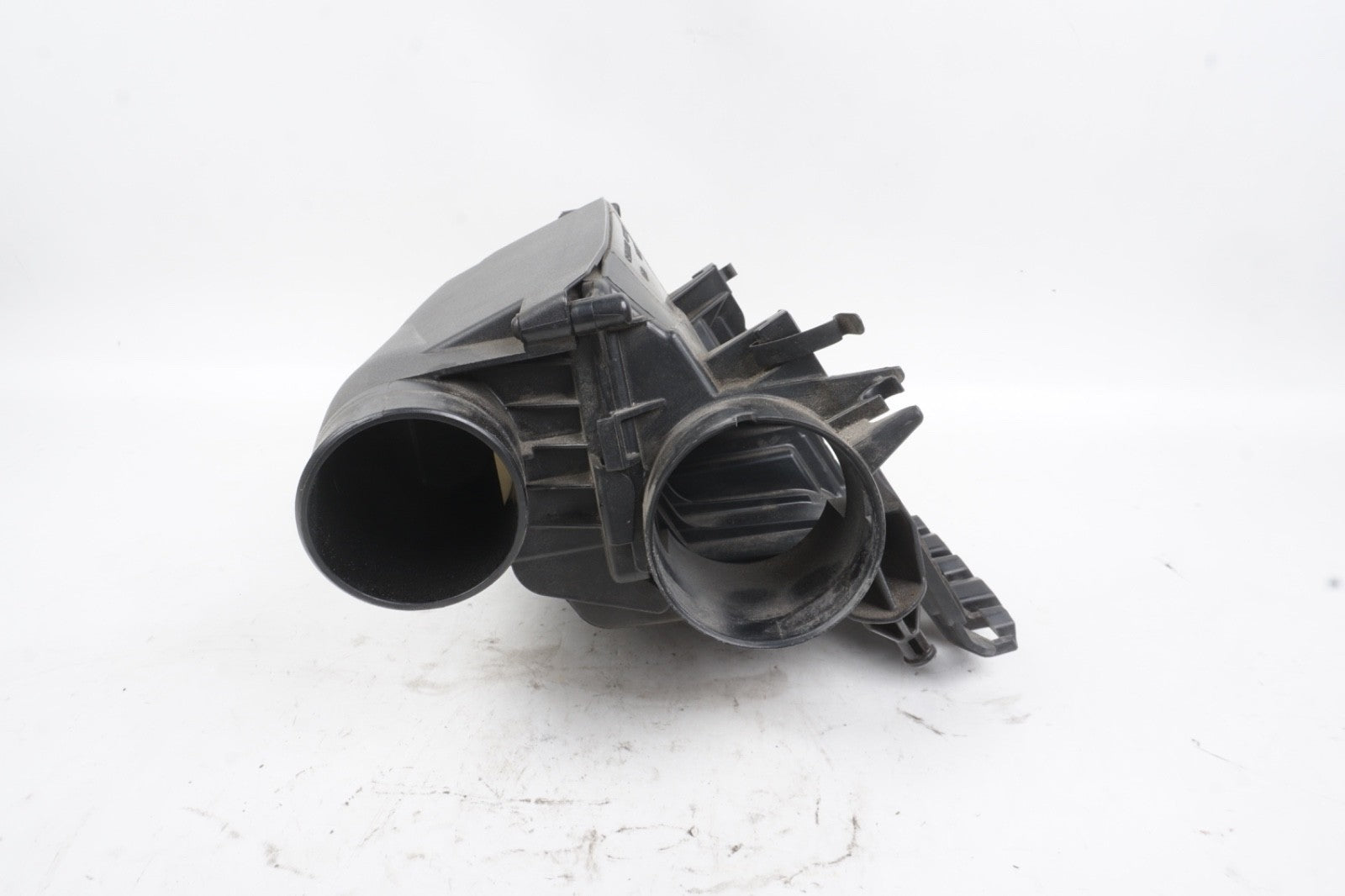 2012 - 2015 MERCEDES C250 Air Intake Cleaner Filter Housing Box OEM A2710901601