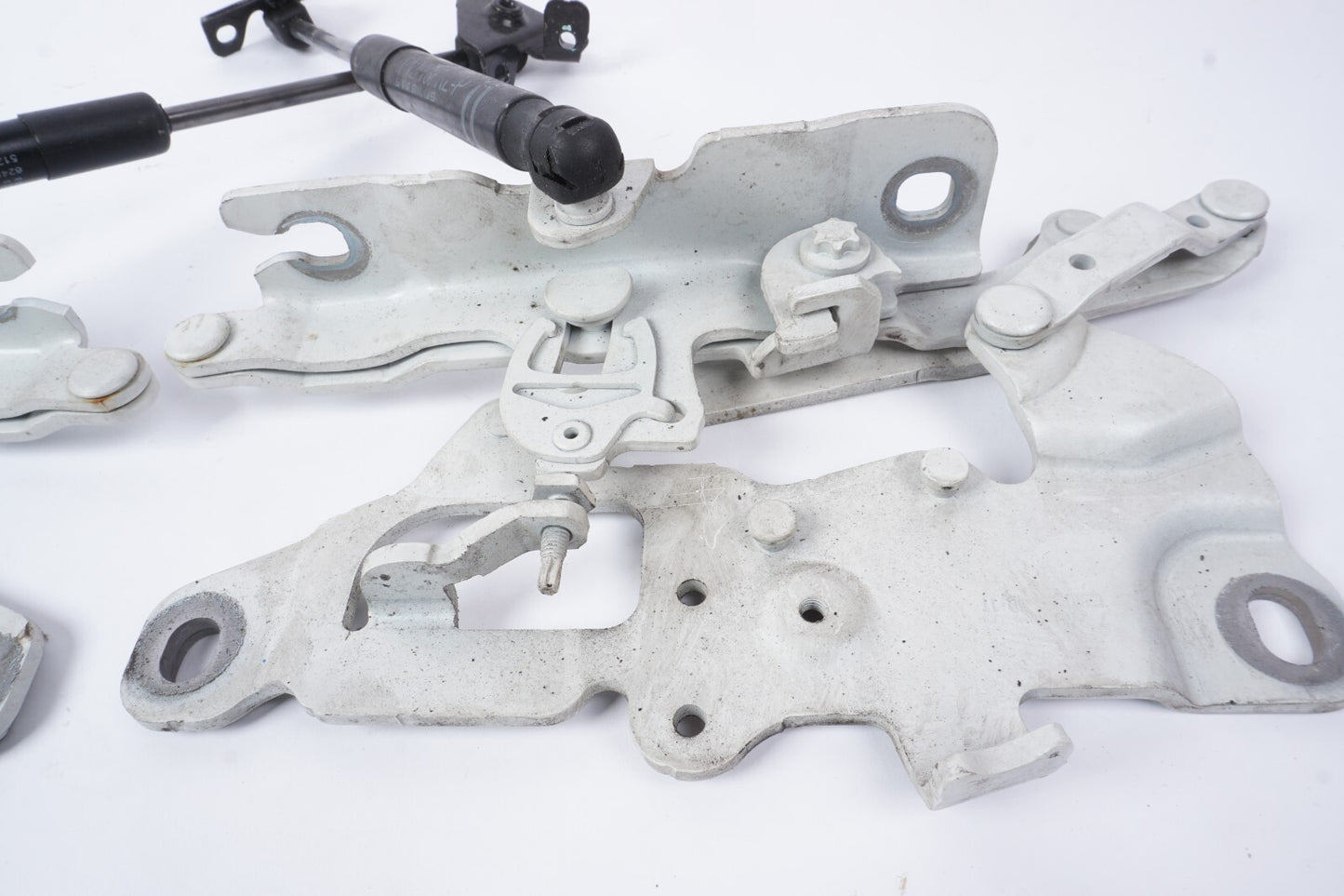 2012 - 2018 BMW 650i 640i Hood Hinge Left & Right OEM