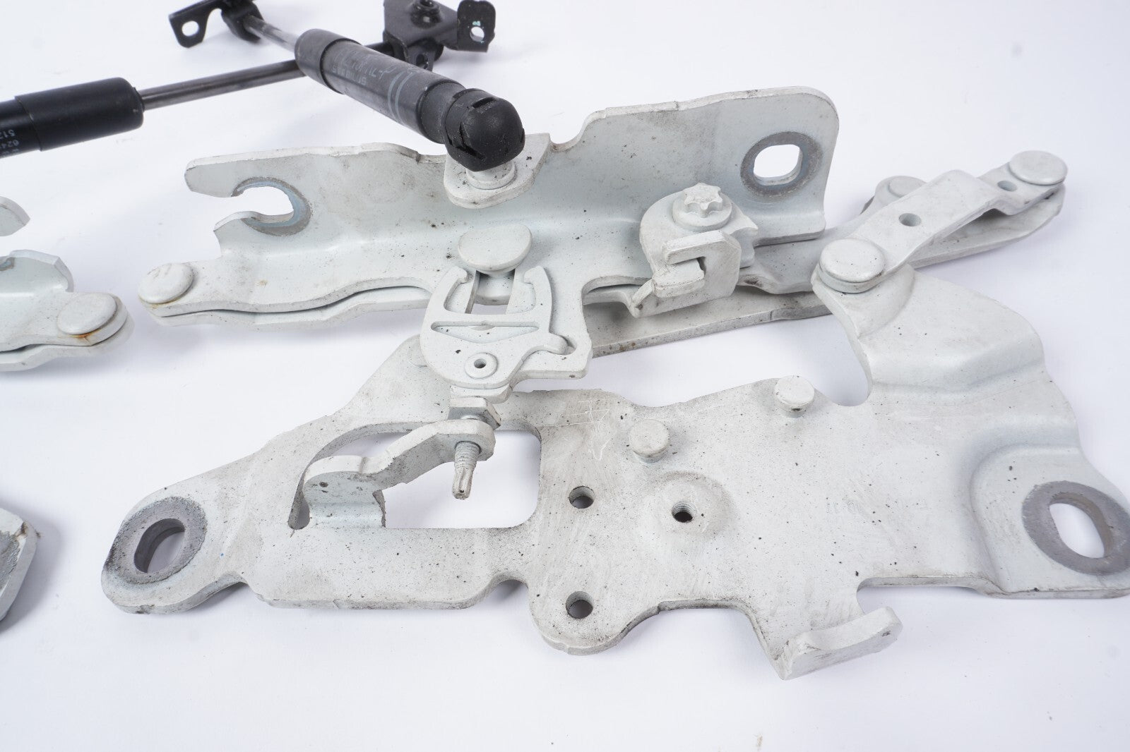 2012 - 2018 BMW 650i 640i Hood Hinge Left & Right OEM