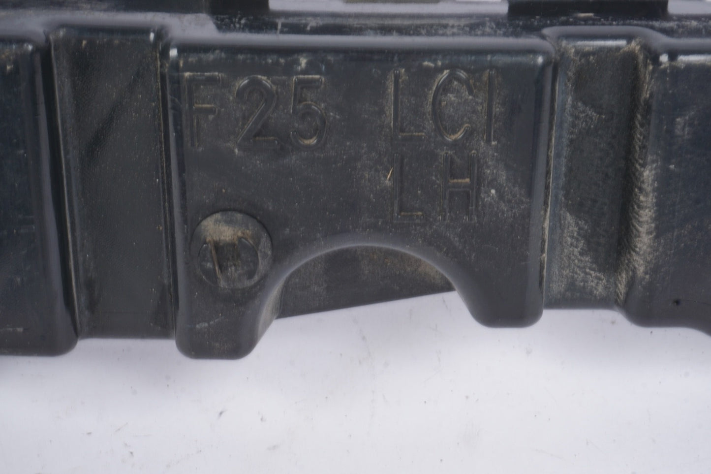 2011 - 2017 BMW X3 F25 REAR LEFT DRIVER CENTER BUMPER MOUNT BRACKET 7338757 OEM