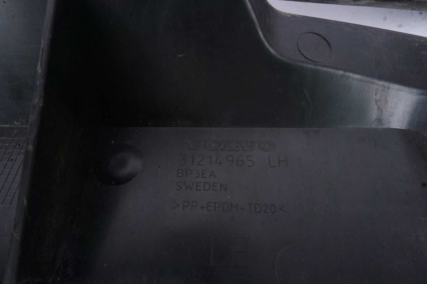 2006-2013 VOLVO C70 CONVERTIBLE LEFT RIGHT INNER BRACKET 31214965