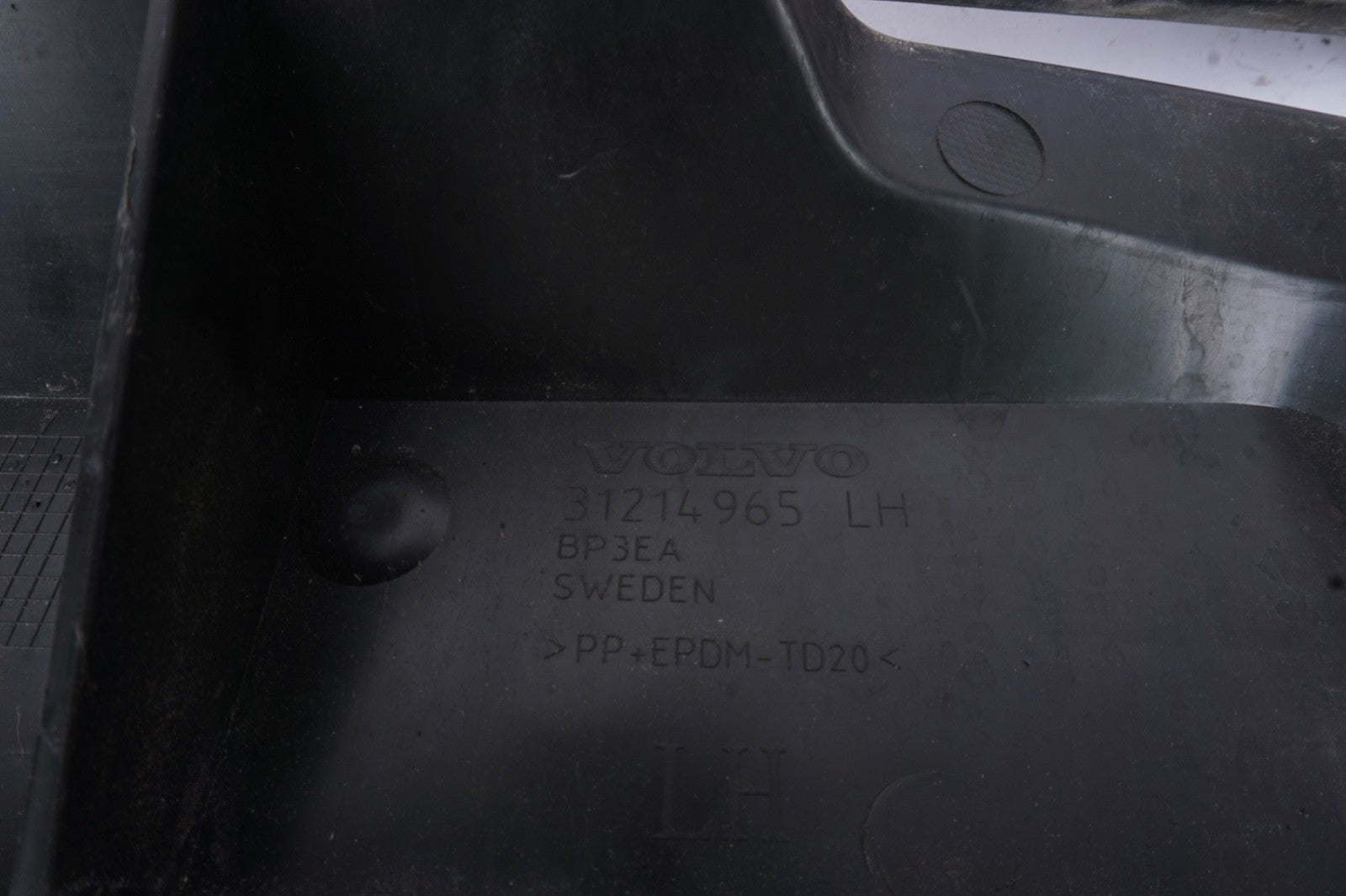 2006-2013 VOLVO C70 CONVERTIBLE LEFT RIGHT INNER BRACKET 31214965