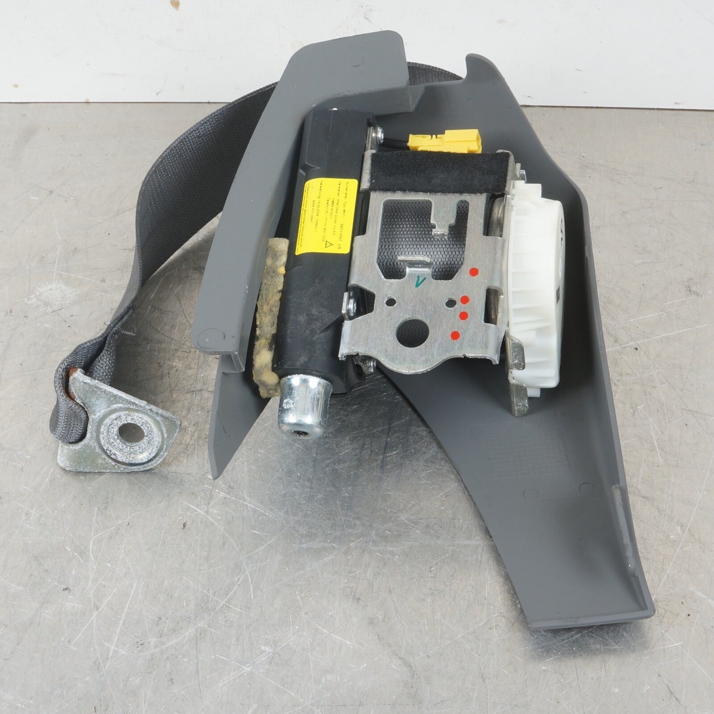 07-14 Mercedes W216 CL550 CL63 AMG Rear Right Passenger Seat Belt Gray OEM