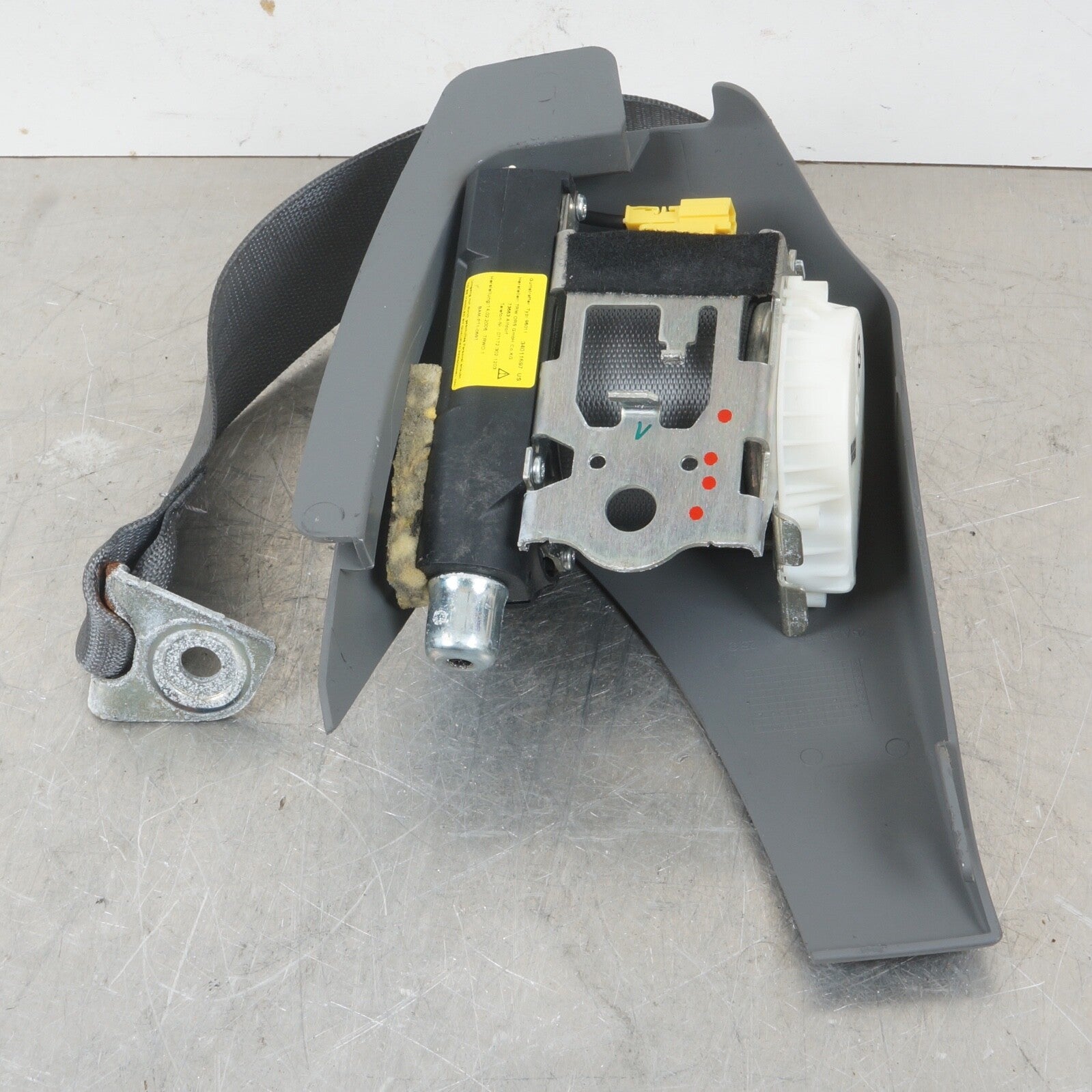 07-14 Mercedes W216 CL550 CL63 AMG Rear Right Passenger Seat Belt Gray OEM