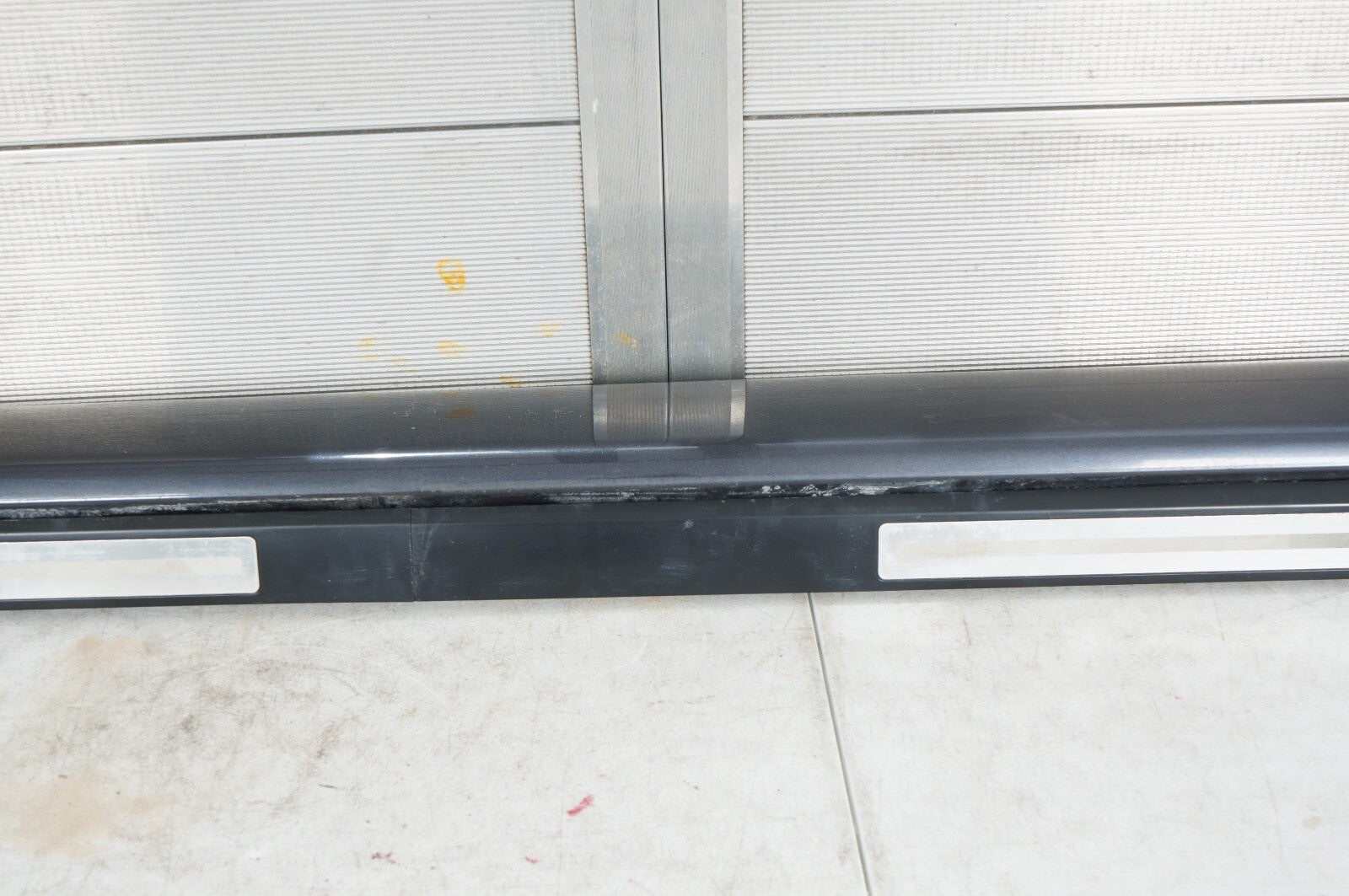 2004 - 2010 AUDI D3 A8L LEFT DRIVER SIDE ROCKER PANEL SKIRT MOLDING OEM