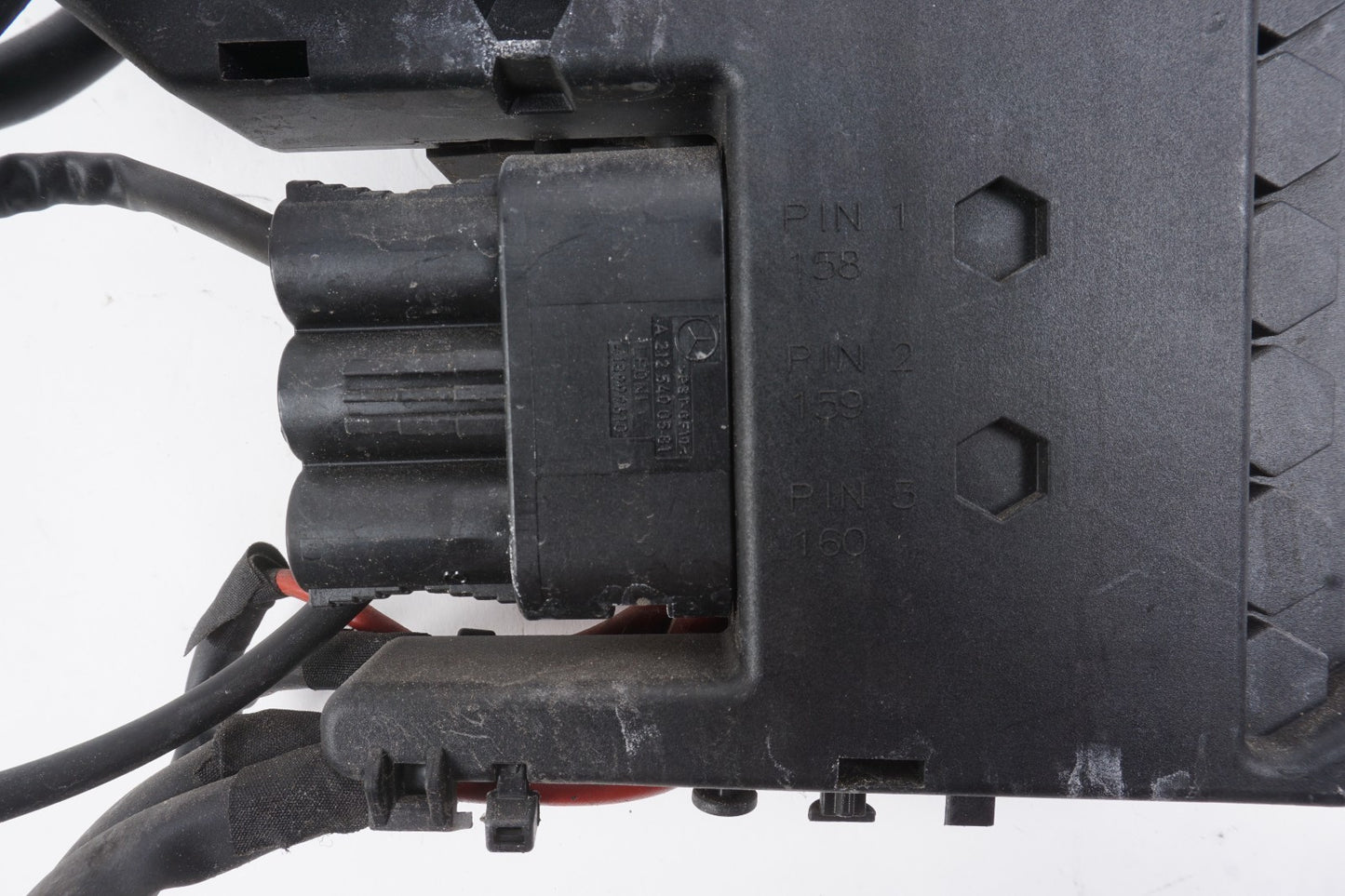 2008 - 2017 Mercedes W207 E350 Fuse Relay Box Junction Terminal Connector OEM